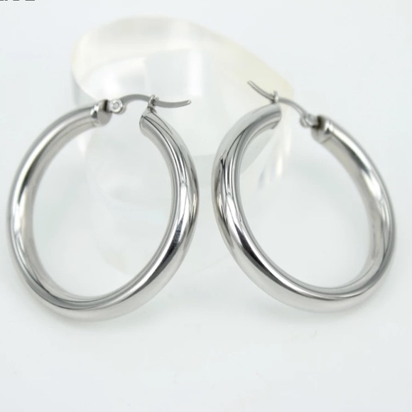 18K white gold plated hoop earrings - Picture 2 of 4